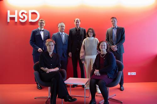 Die Präsidentin Prof. Dr. Edeltraud Vomberg (vorne re.) empfing mit den weiteren Präsidiumsmitgliedern Ministerin Mona Neubaur (vorne li.) sowie MdL Stefan Engstfeld (hinten Mitte). Foto: Otto Schumacher   